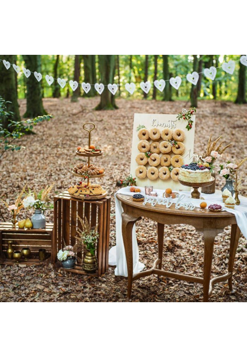 Mur de donuts en bois