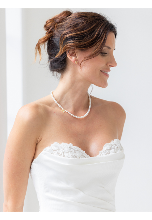 Abrazi Ariane Collier ()