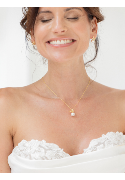 Abrazi Flora Collier ()