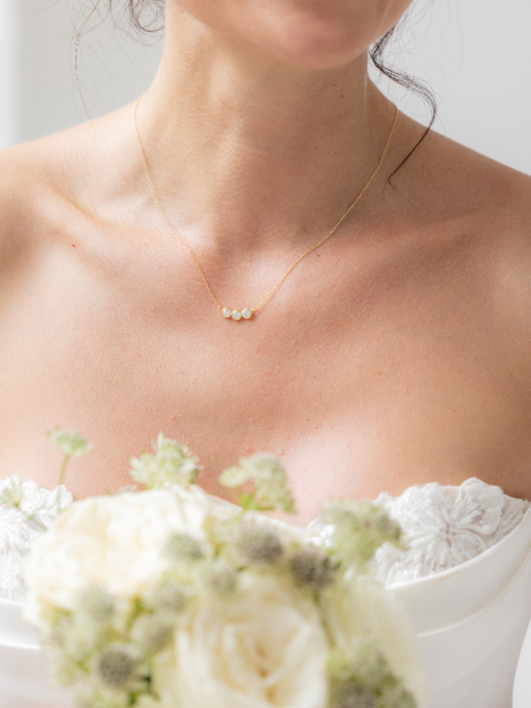 Abrazi Amalia Collier main product photo