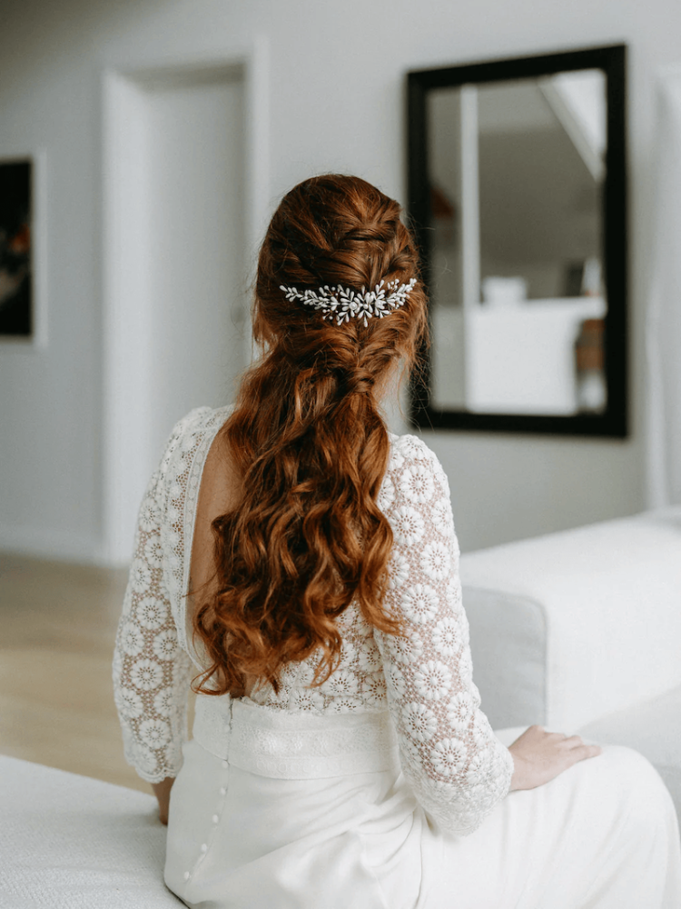 Lizeron Agathe Peigne cheveux Blanche main product photo