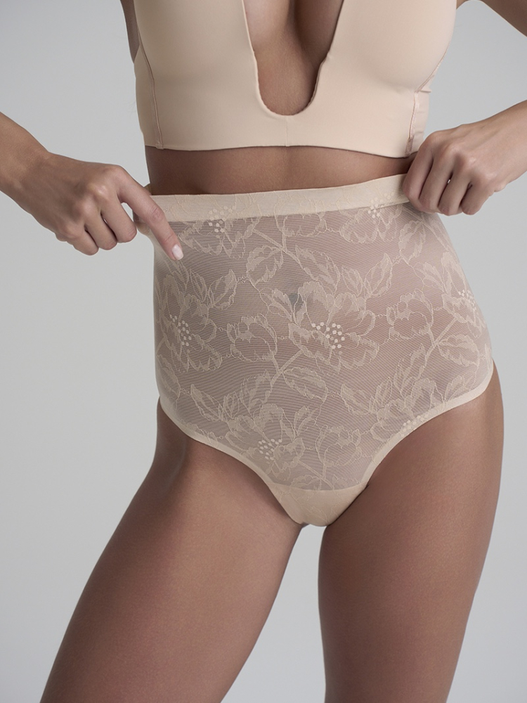 BYE BRA String Gainant en Dentelle Taille Haute Beige main product photo