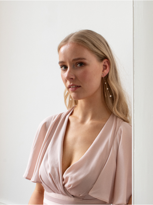 Abrazi Maren Boucles d'Oreilles Rose main product photo